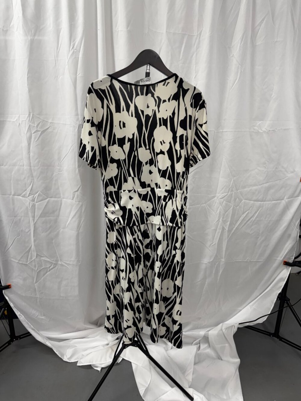 Chicos Black White Abstract Floral Faux Wrap Knee Length Dress Sz L - Picture 6 of 15